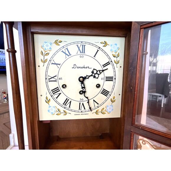 Vintage Daneker Pillar and Scroll Mantel Clock 8 day Westminster chime - Picture 8 of 11
